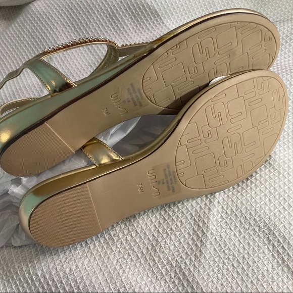 Unisa Gold Sandals 🩴 - Picture 4 of 5